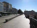 Perspectiva del Paseo de Alfonso XII con la calle y edificios a lo largo del recorrido
