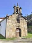 Fachada principal de la Parroquia de San Xoán de Esmelle