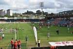 Celebración en el campo del Estadio de O Couto con público y jugadores
