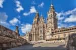 Catedral de Santiago de Compostela vista desde las escalinatas de acceso