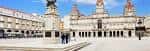 Amplia vista de la Plaza de María Pita con el Palacio Municipal al fondo