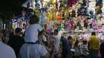 Público disfrutando de los puestos de la feria de San Froilán