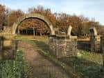 Arco de entrada reconstruido en el campamento romano de Aquis Querquennis