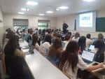 Aula o sala de conferencias con estudiantes en la Facultad de Matemáticas