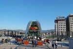 Entrada de cristal distintiva del Centro Comercial Gran Vía de Vigo