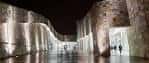 Pasillo interior con iluminación ambiental en la Cidade da Cultura