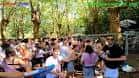 Multitud de personas disfrutando de un evento al aire libre en el Campo de Os Caneiros