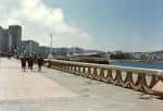 Paseo Marítimo de A Coruña con su característica barandilla y edificios urbanos