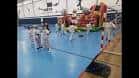 Clase de taekwondo infantil en el pabellón deportivo