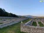 Detalle de los muros de piedra de las estructuras del campamento romano