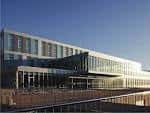 Edificio de la ESAD Galicia con su diseño de cristal y hormigón