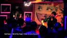 Concierto en vivo en el Café Pop Torgal con público y banda en el escenario