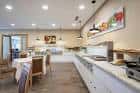 Salón restaurante del Hotel Coia de Vigo con mesas y buffet