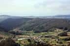 Vista aérea del valle y el pueblo desde el mirador de Monte Xalo