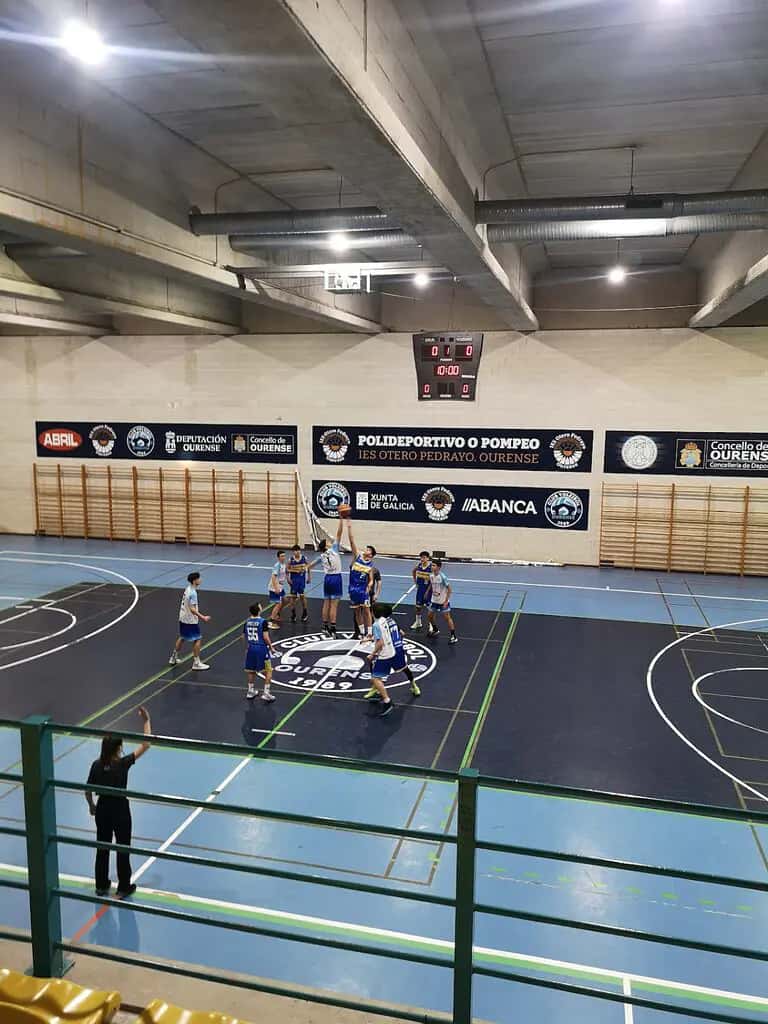 El Aceites Abril VoleyOurense recibe al Club Voleibol Fuentes de Andalucía