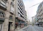 Vista de la Calle Progreso con edificios comerciales y residenciales