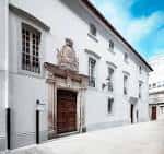 Fachada exterior del Centro Cívico Cidade Vella con entrada principal