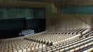 Interior del Auditorio Municipal Gustavo Freire con butacas vacías y escenario