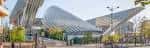 Panorámica de la arquitectura moderna del Palacio de Exposiciones y Congresos