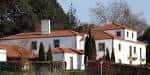 Vista panorámica de la Fundación Juana de Vega con tejados de teja