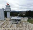Edificio moderno del Centro de Investigación Aeroportada de Rozas (CIAR)