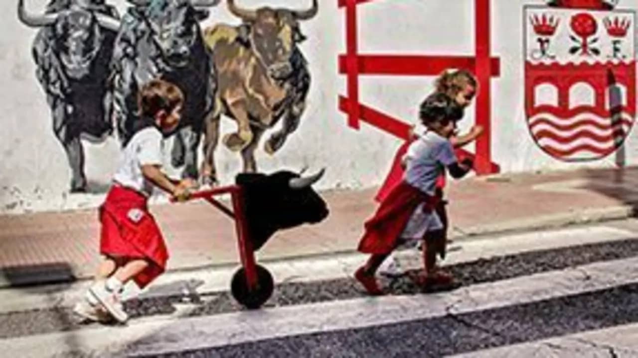 Fiestas: encierros infantiles, magia y música
