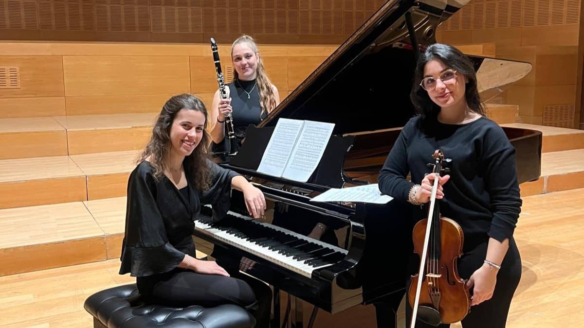 Plataforma Enigma - Trío Akriveía