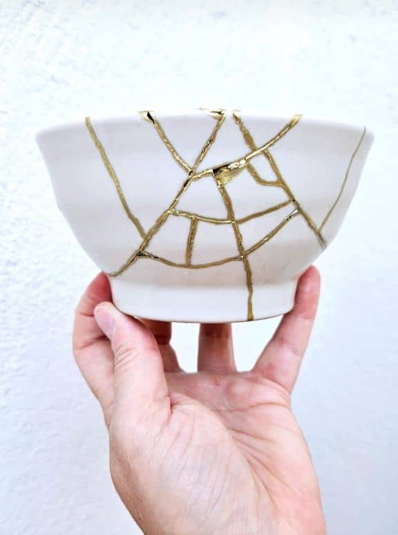 Taller de kintsugi con Halley Psicología