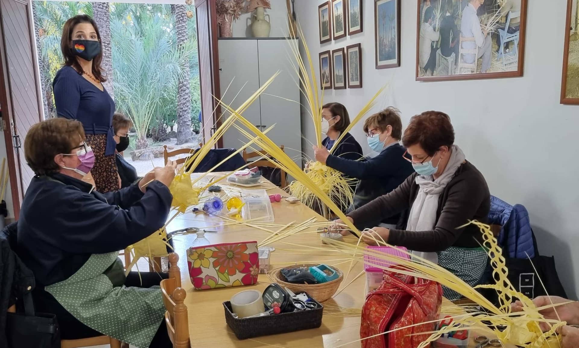 Talleres de palma y visitas guiadas por el XXI aniversario del Palmeral d'Elx como Patrimonio de la Humanidad