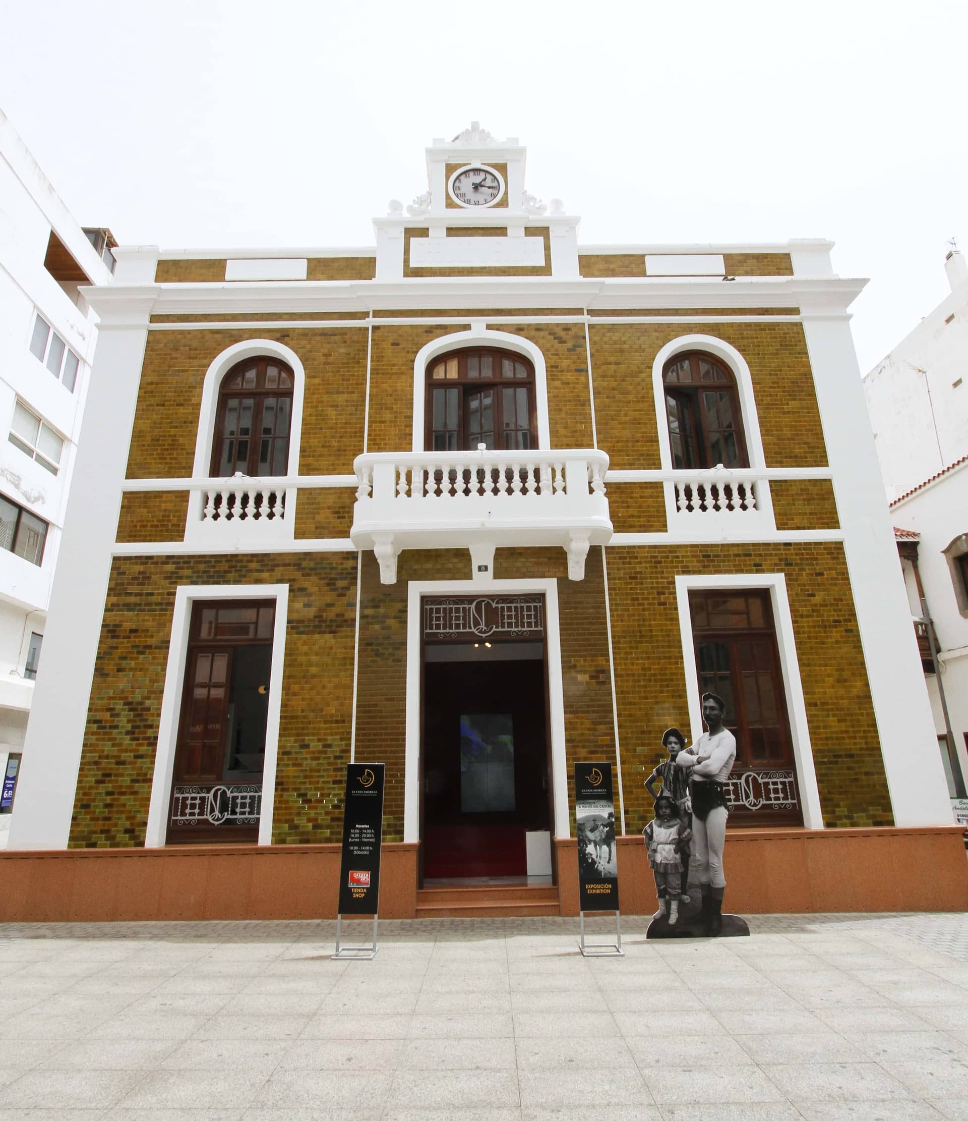 La Casa Amarilla