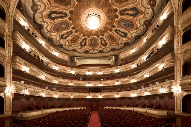 Teatro Rosalía Castro