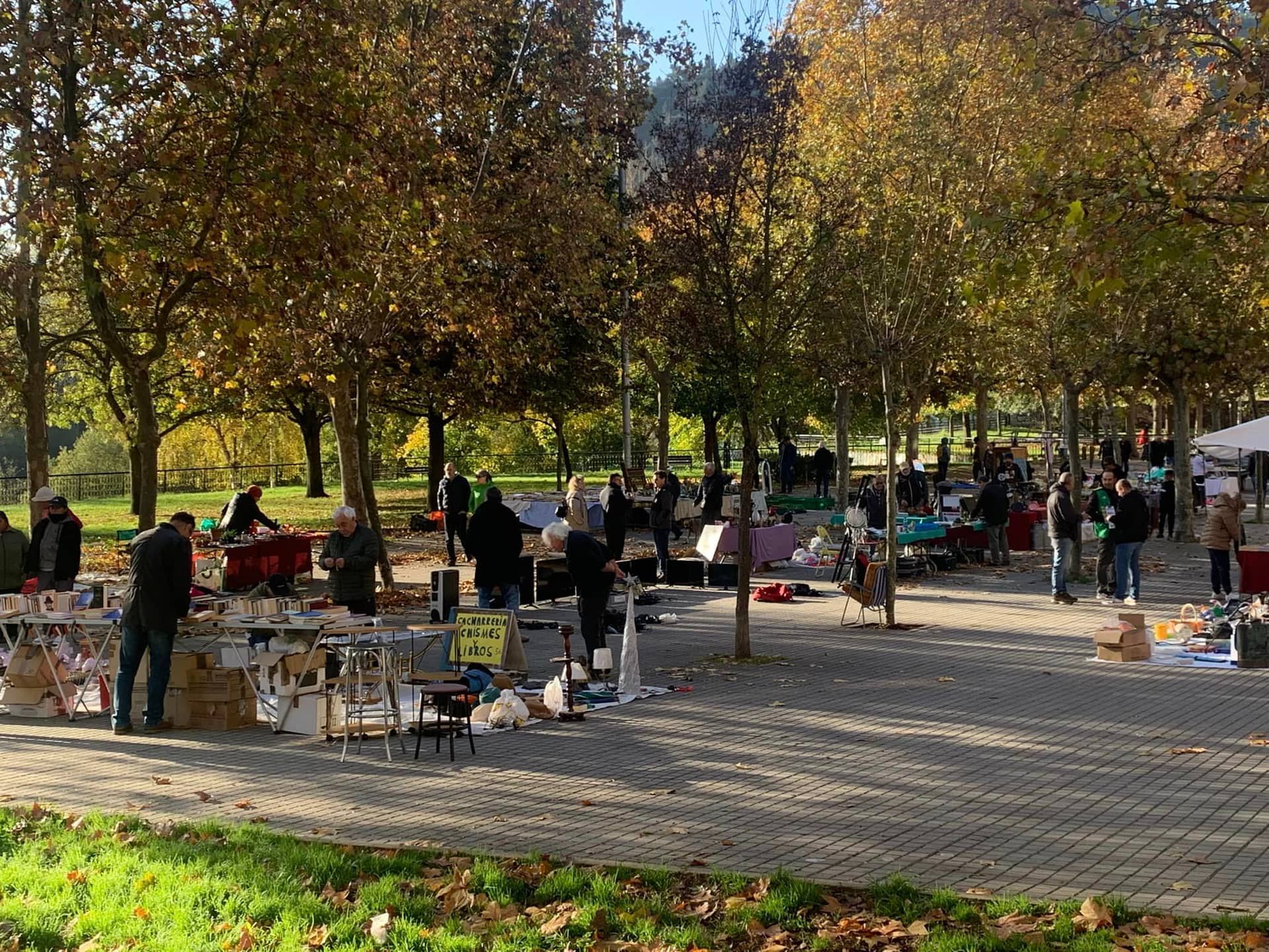 Plaza frente a la calle Don Pelayo y colindante con 'Los Jardines del Sil'