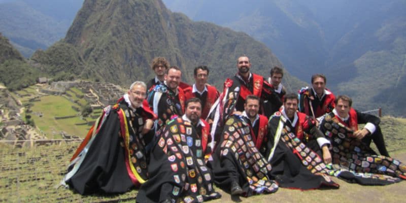 La Tuna de Derecho de Santiago de Compostela presenta 'Ruela 8'