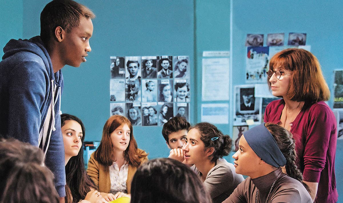 EN LAS AULAS: LES HÉRITIERS (La profesora de historia)