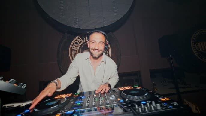 Sesión DJ Valerio en Plaza Porlier (San Mateo)