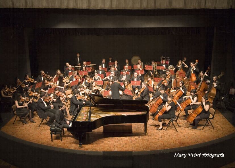 Concierto de la Orquestra Sinfónica de Pontevedra y Grupo Tradicional Chavellos