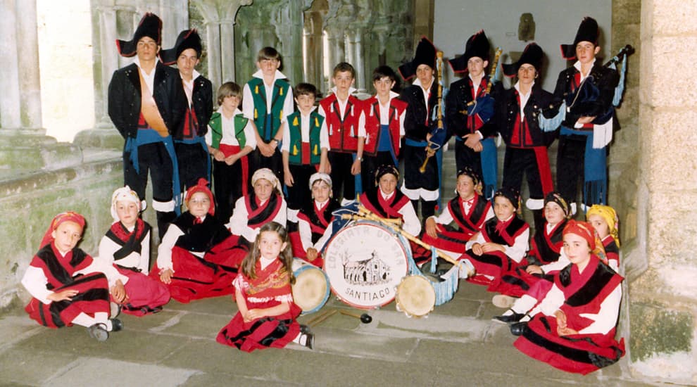 Propuestas musicales con DJ Javi Rial y Agrupación folklórica Colexiata de Sar