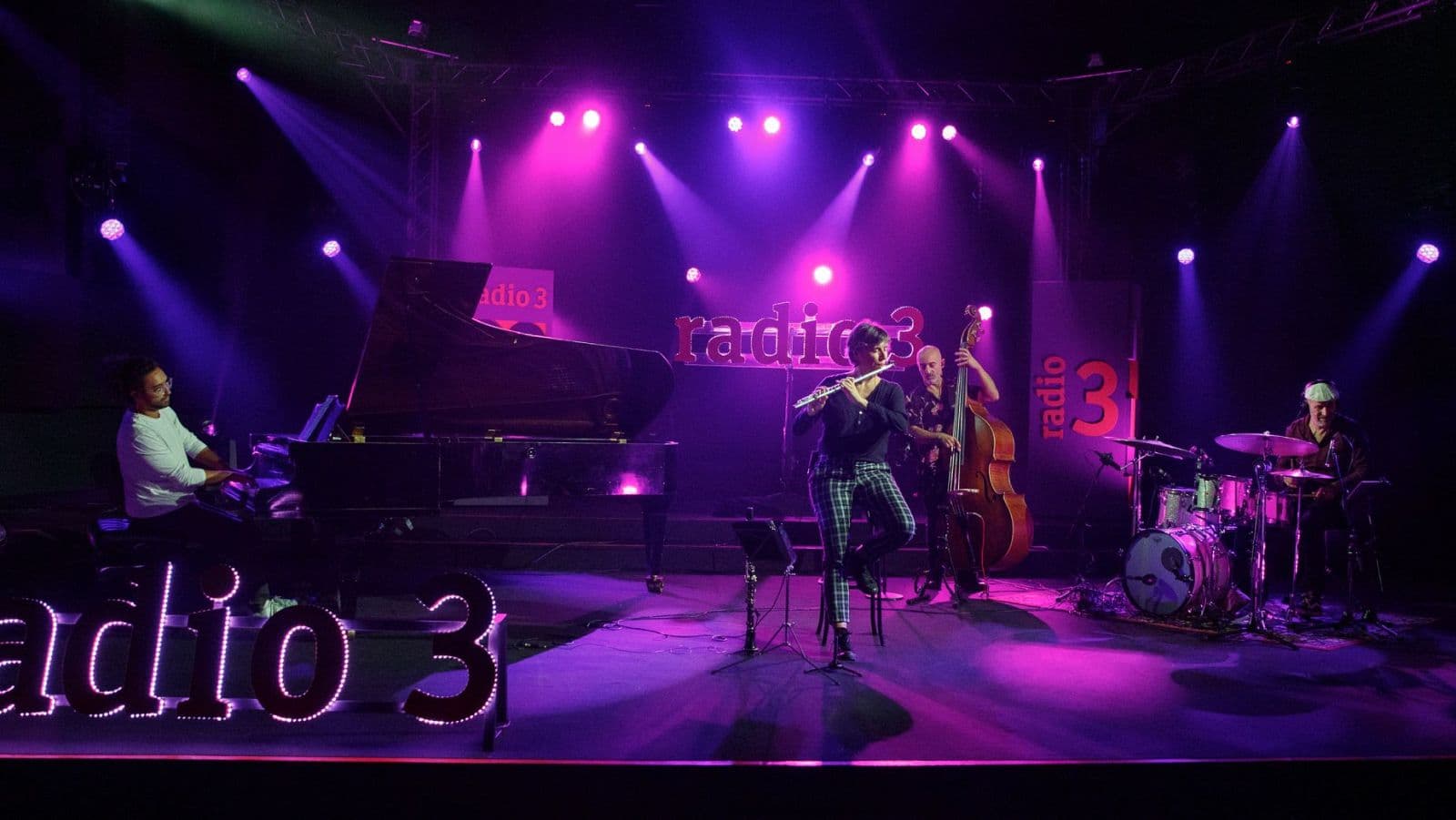 VI BUTACA DE JAZZ - CARMEN VELA