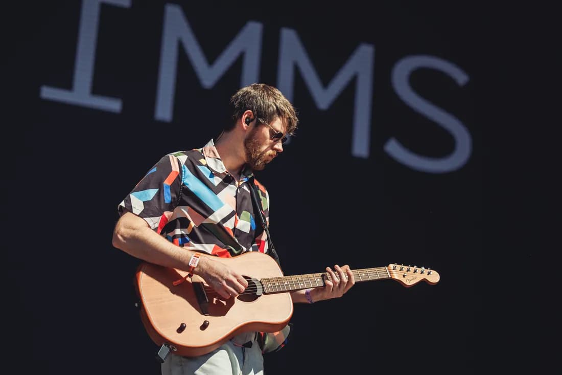 ADRIAN TIMMS – A Movida