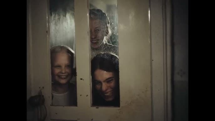 IN DIE SONNE SCHAUEN / SOUND OF FALLING / SON DE CAÍDA