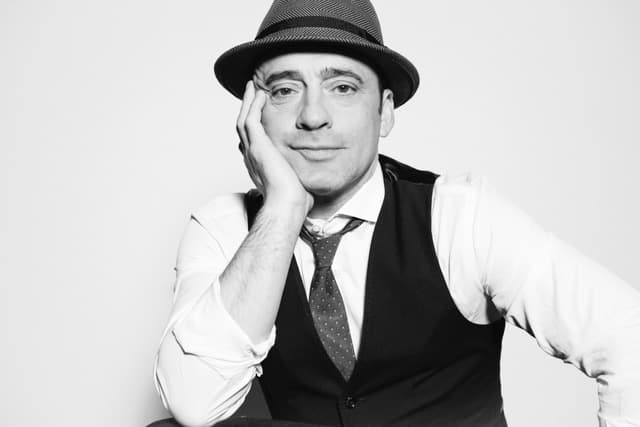 ZENET - Las manos y la voz