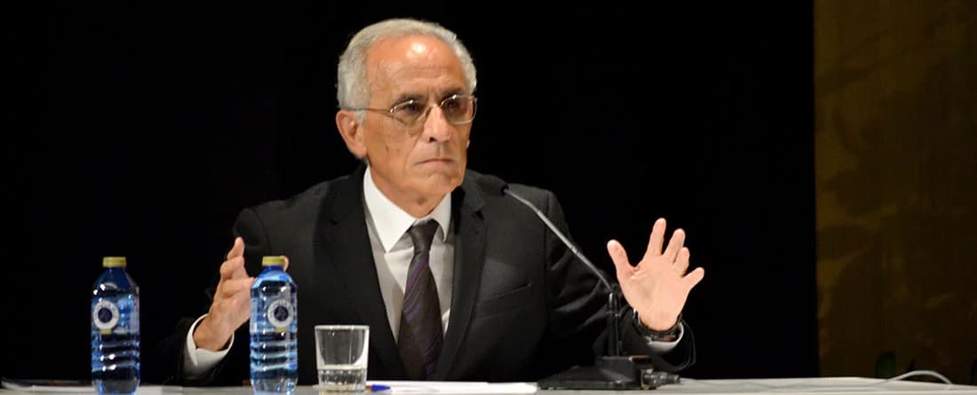 Xerardo Estévez hablará sobre 'Santiago de Compostela, entre hoxe e mañá'