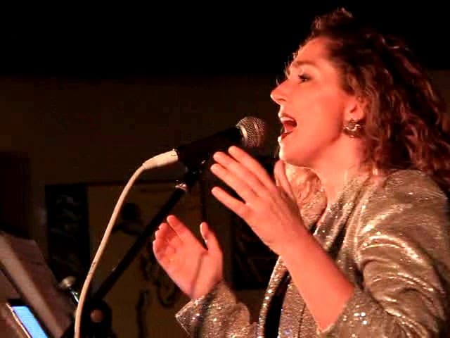 Actuación de Bicos de Nai