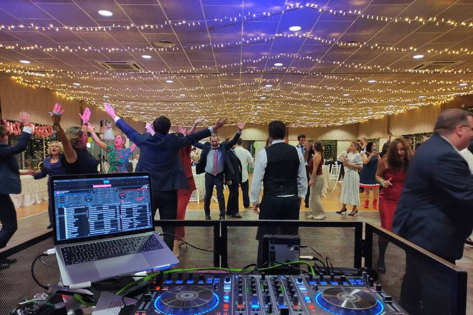 Sesión de DJ Pukas