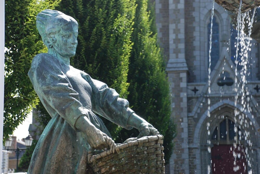 Una Cita con la Historia: El Regreso de las Estatuas del Pórtico