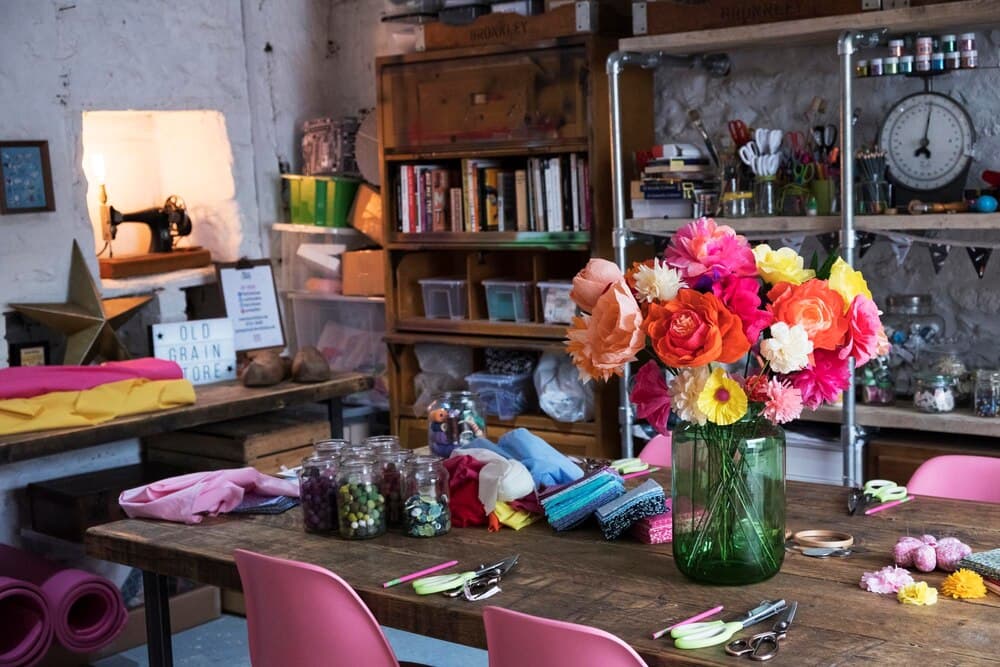 V de Vaplé: multiespacio con talleres, cafetería y venta de prendas artesanas