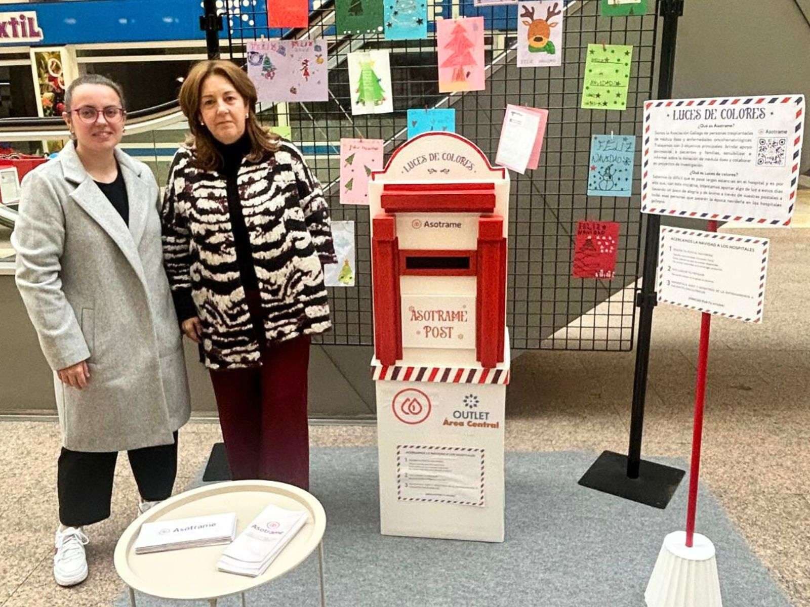 Recogida de postales solidarias 'Luces de colores'