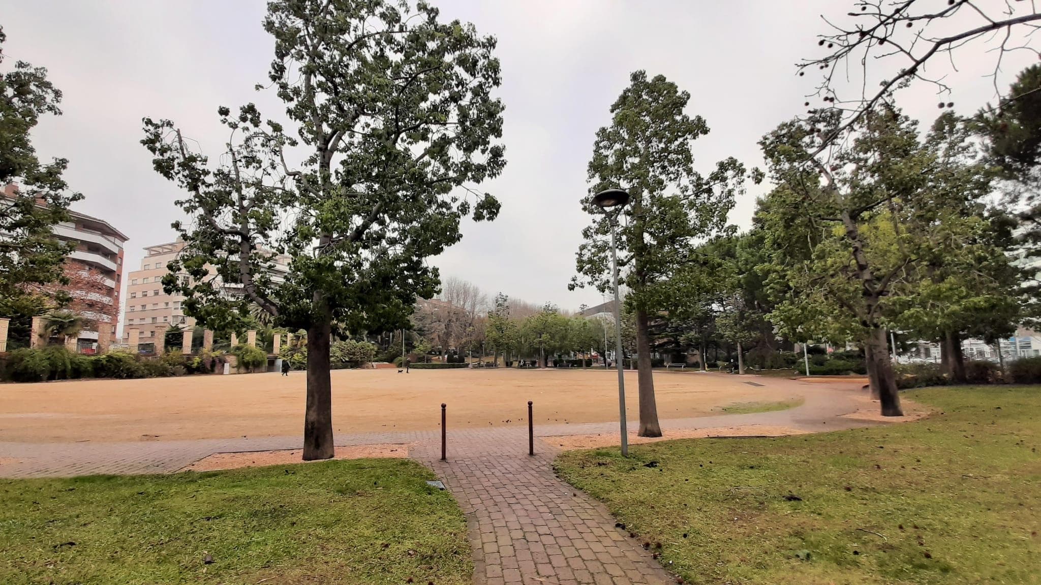 Paseo: de la plaza de la Libertad al parque de Sant Jordi
