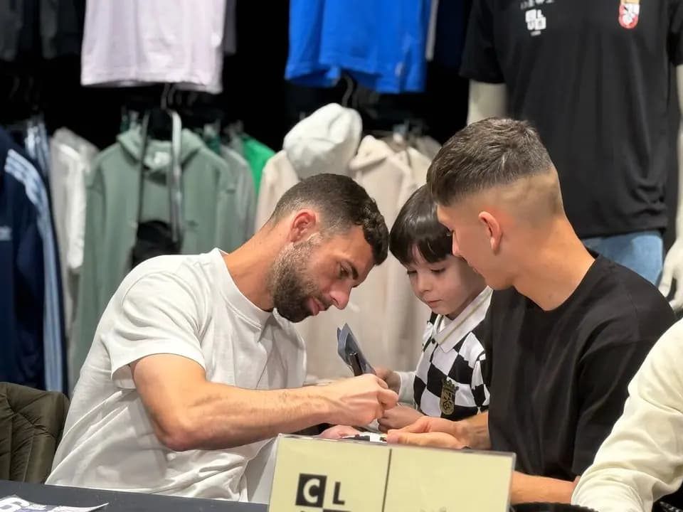 Firma de autógrafos de la AD Ceuta