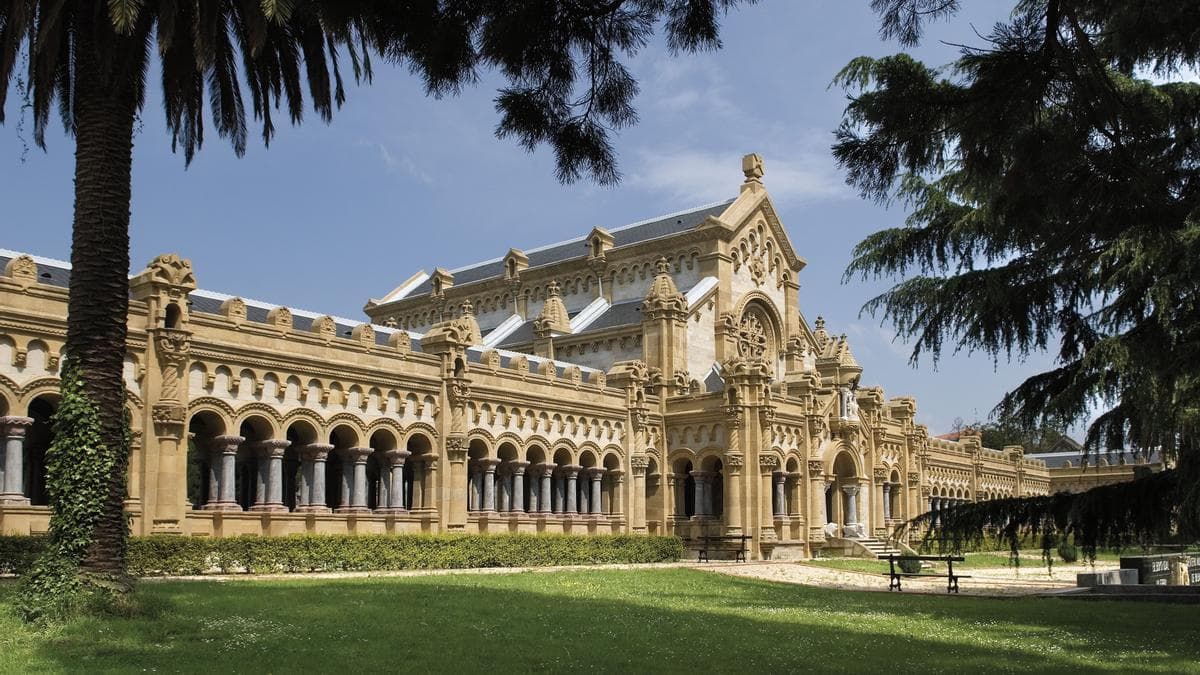 Poemas y música en el cementerio